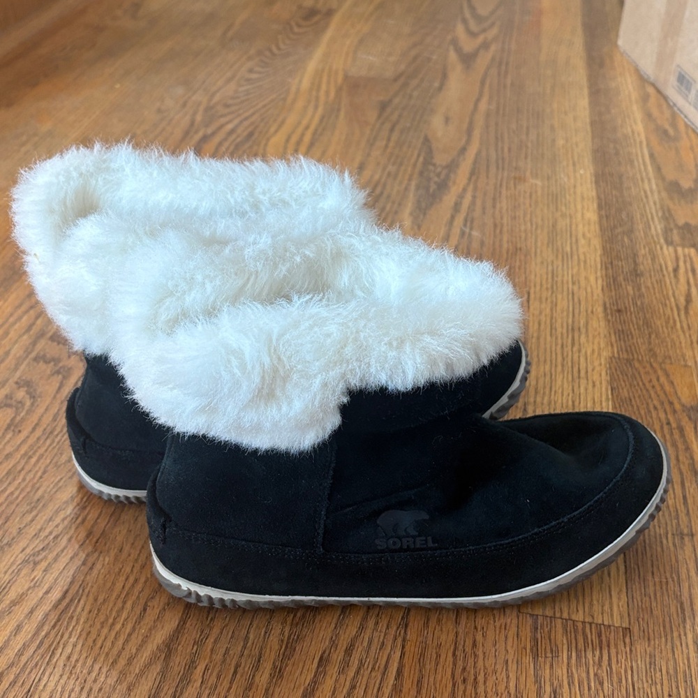 Sorel Out And About Black Suede And Fur Footwear